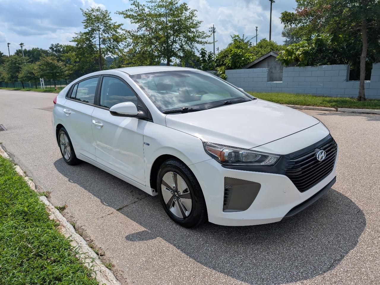Hyundai Ioniq Hybrid Blue 2017