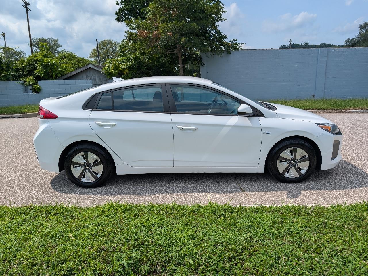 Hyundai Ioniq Hybrid Blue 2017