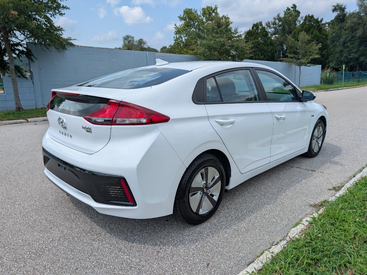 Hyundai Ioniq Hybrid Blue 2017