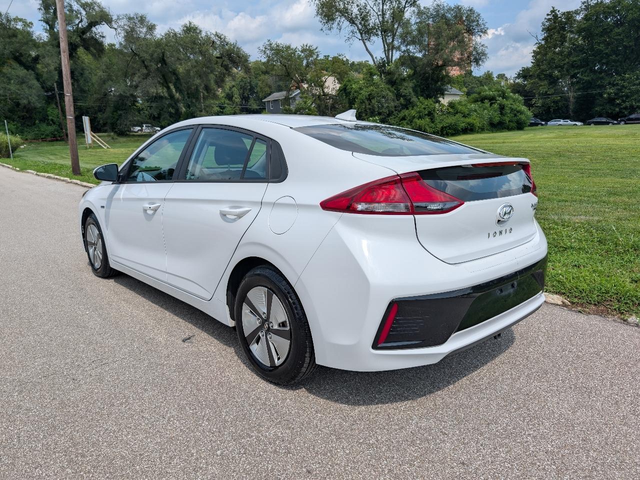 Hyundai Ioniq Hybrid Blue 2017