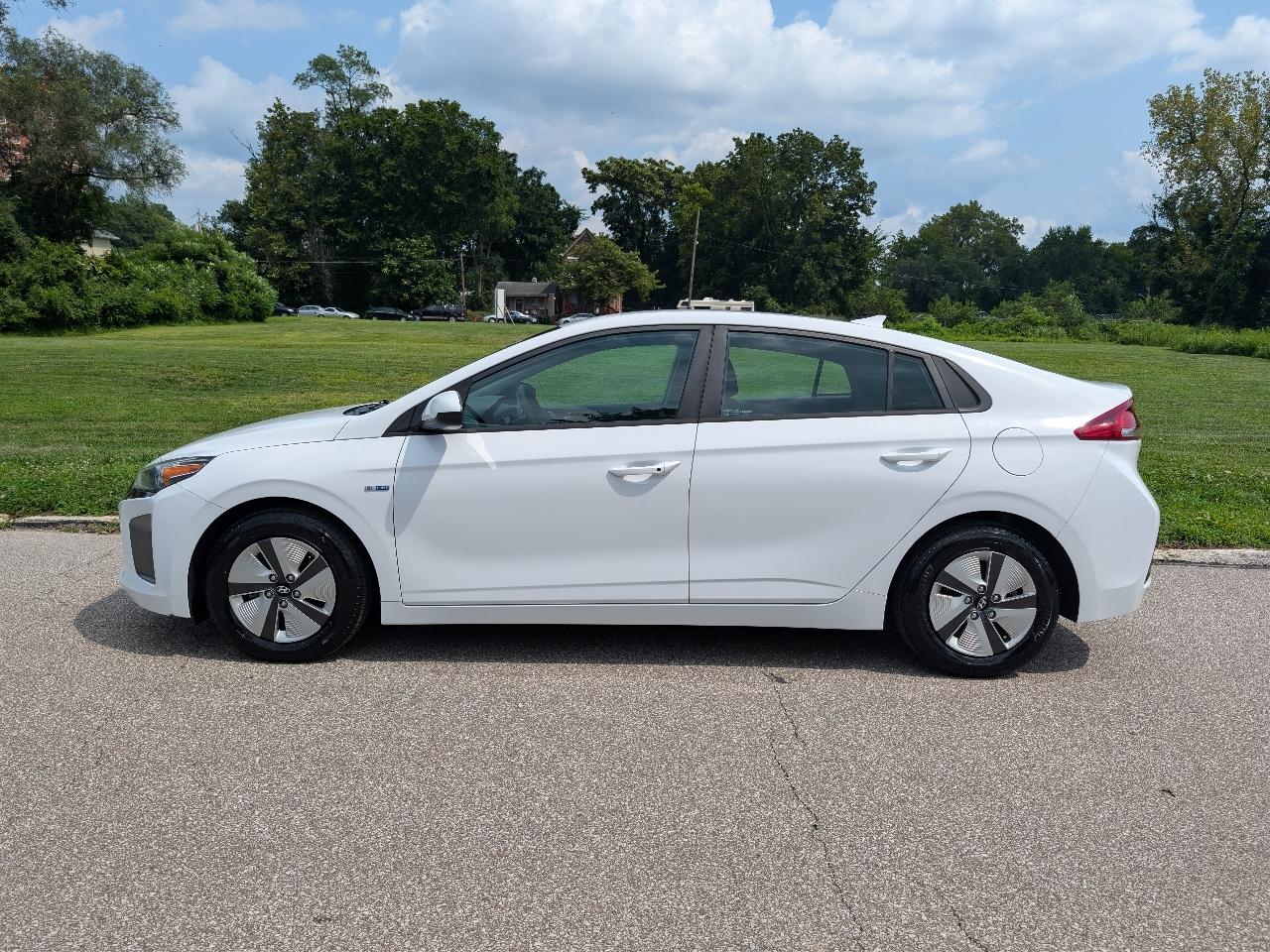 Hyundai Ioniq Hybrid Blue 2017