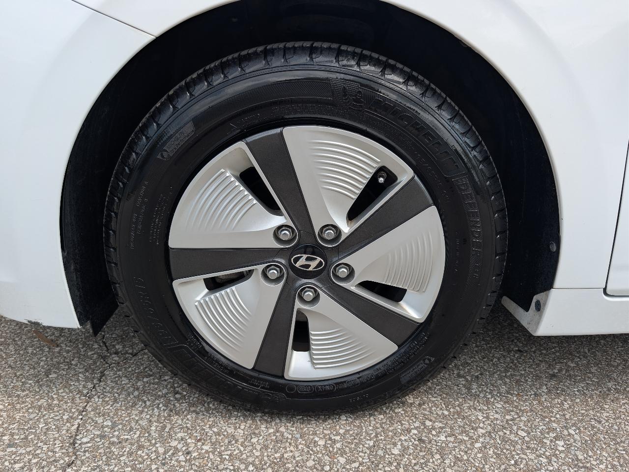 Hyundai Ioniq Hybrid Blue 2017