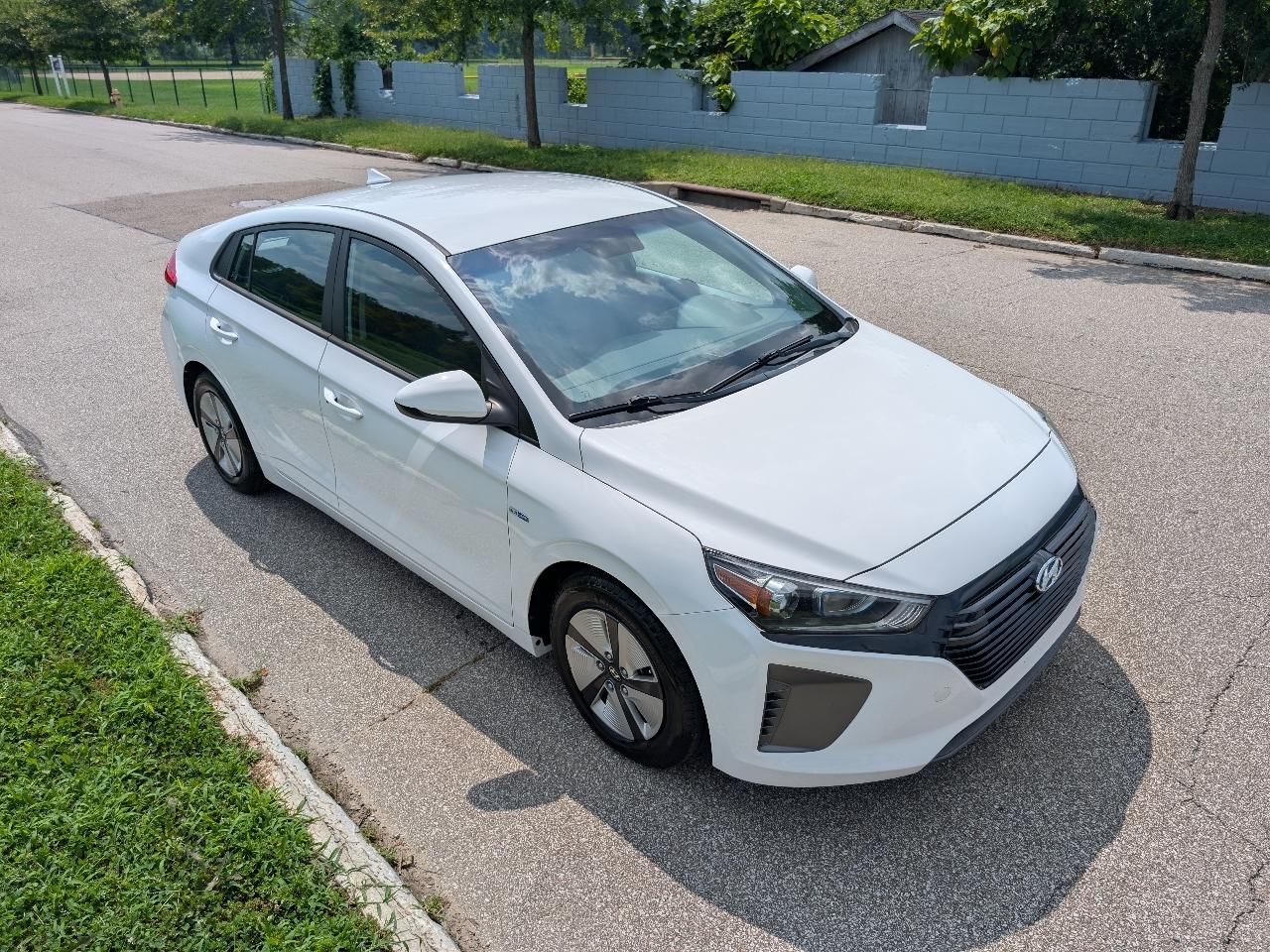 Hyundai Ioniq Hybrid Blue 2017