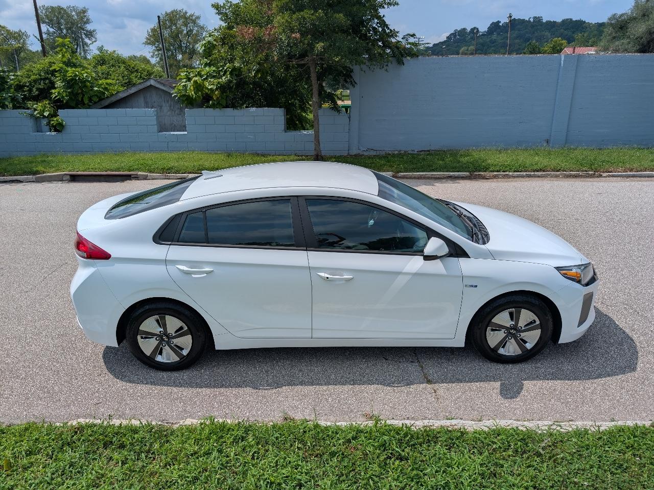 Hyundai Ioniq Hybrid Blue 2017