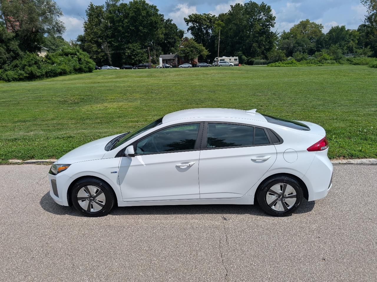 Hyundai Ioniq Hybrid Blue 2017