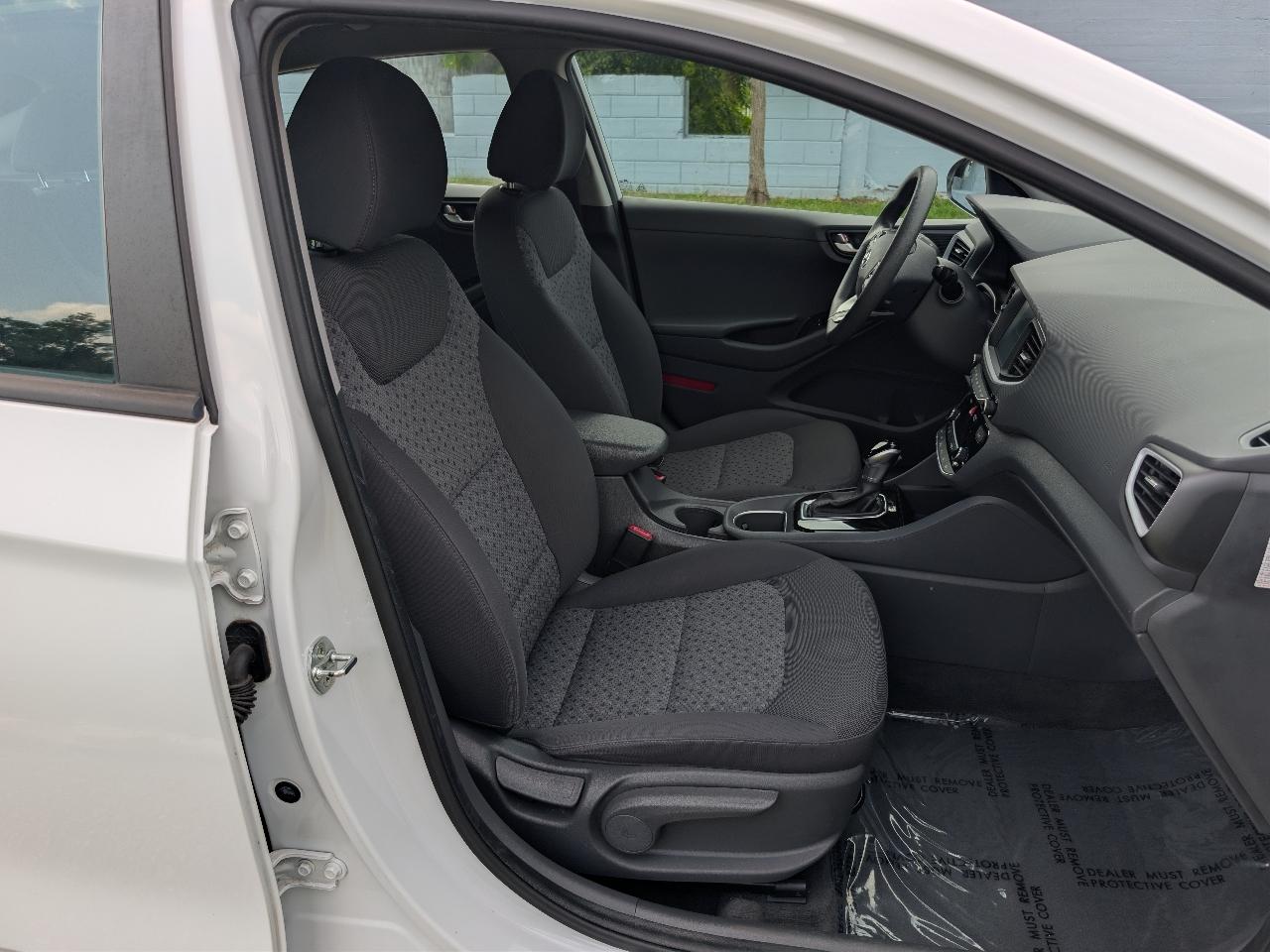 Hyundai Ioniq Hybrid Blue 2017