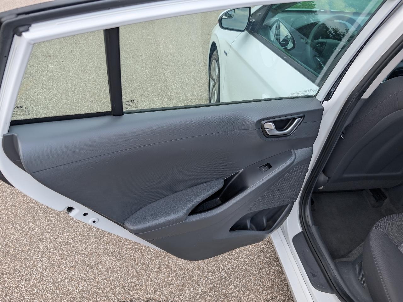 Hyundai Ioniq Hybrid Blue 2017