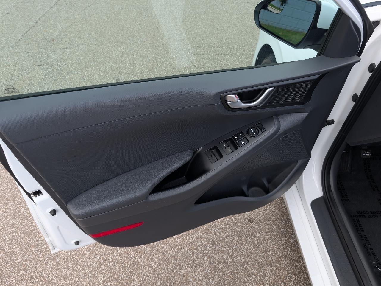 Hyundai Ioniq Hybrid Blue 2017