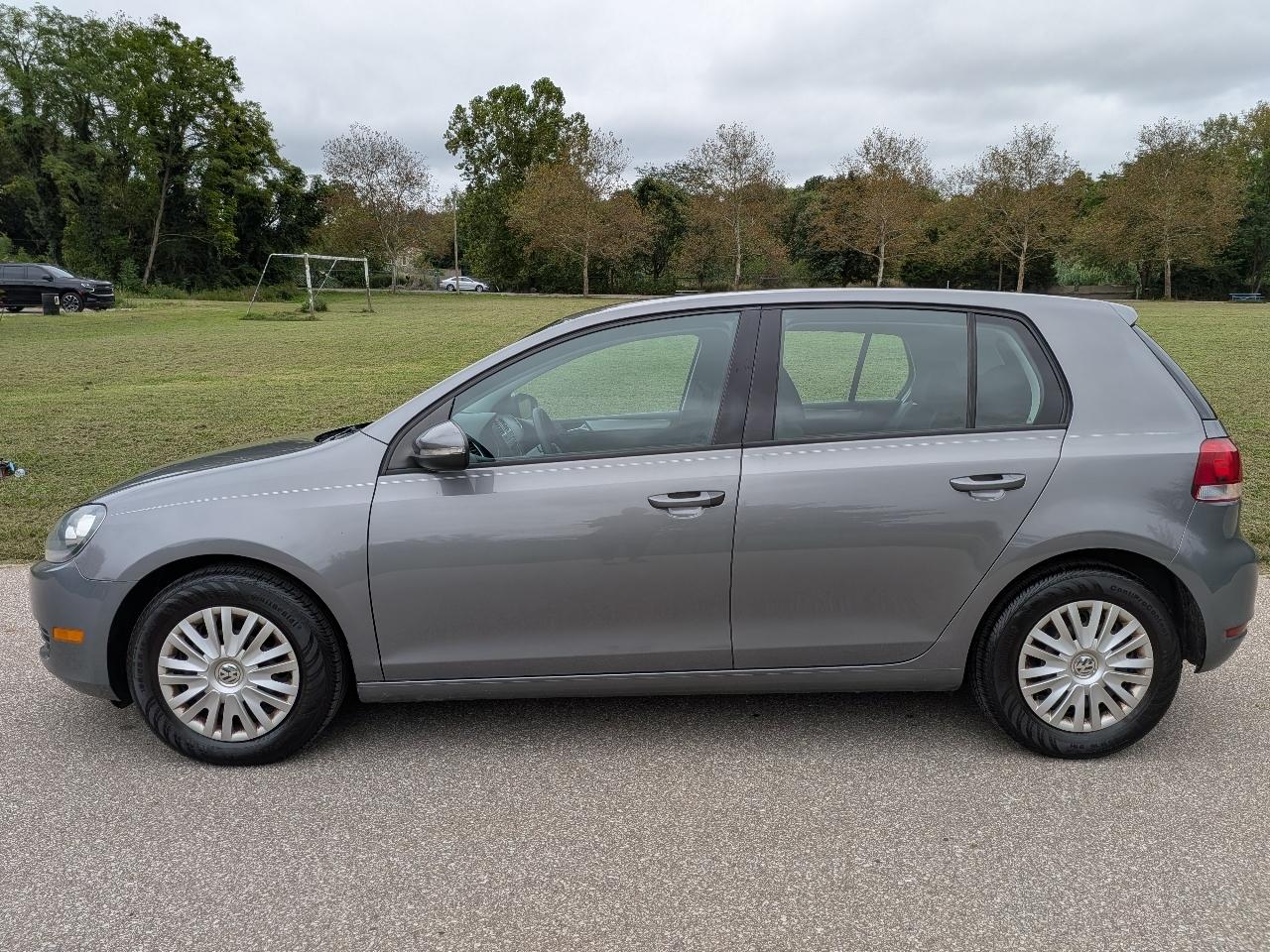 Volkswagen Golf 2.5L 4-Door 2013