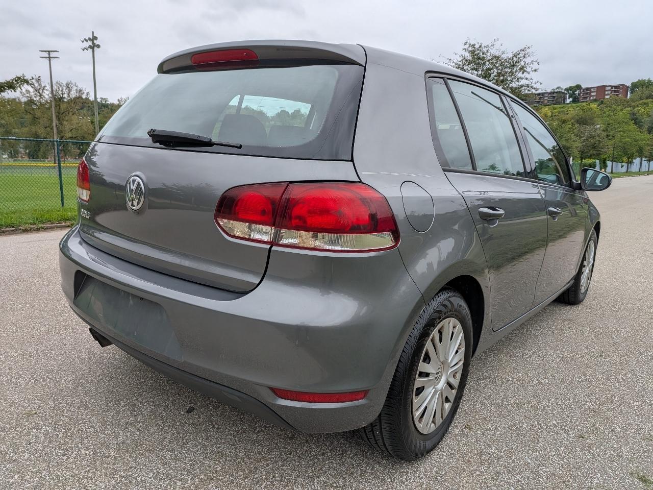 Volkswagen Golf 2.5L 4-Door 2013