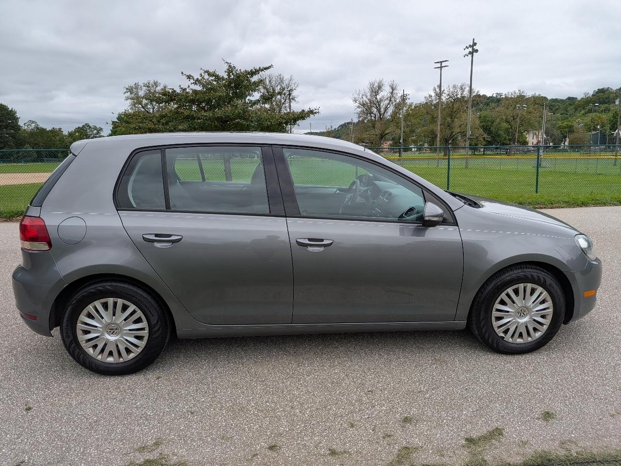 Volkswagen Golf 2.5L 4-Door 2013