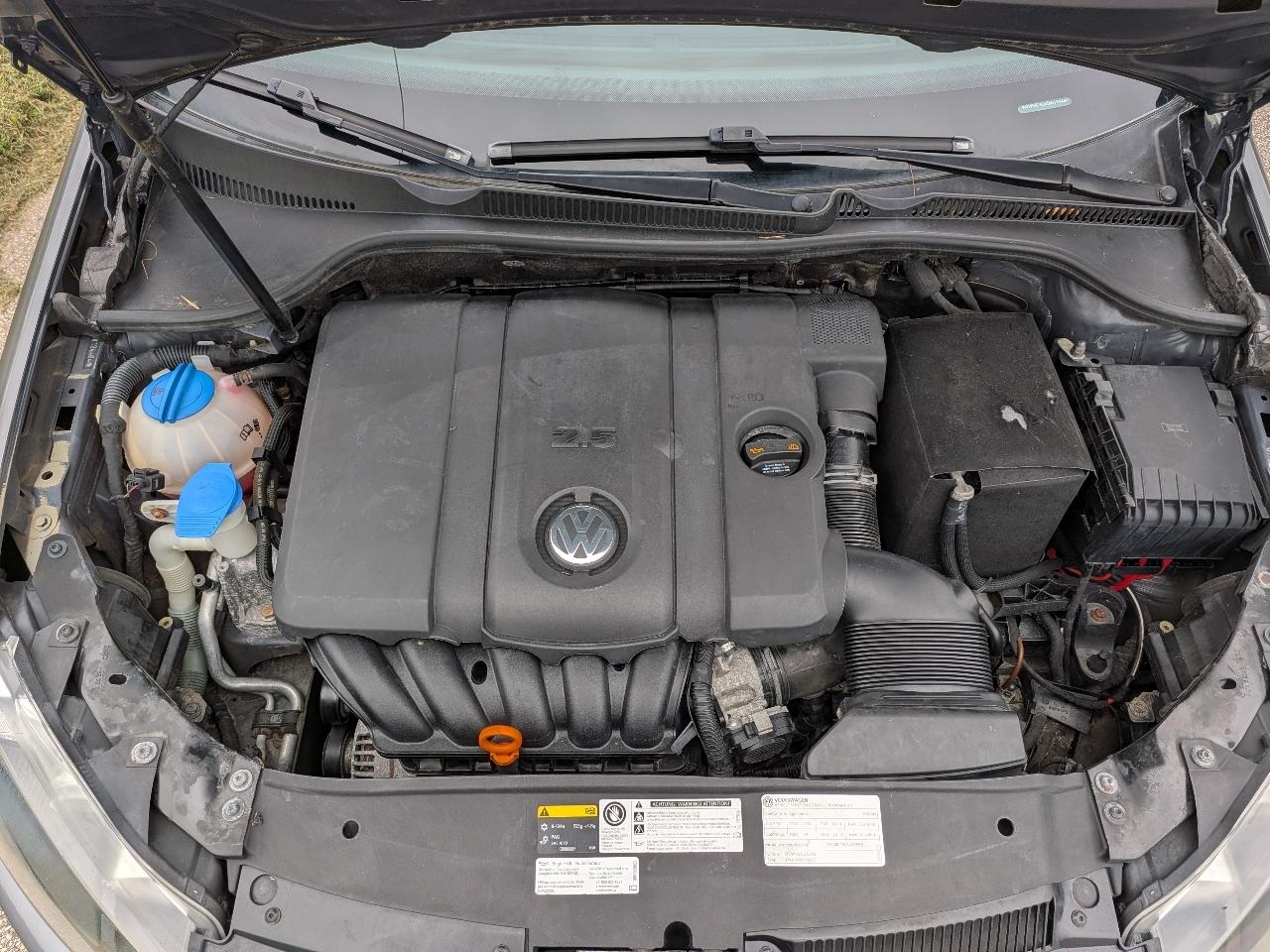Volkswagen Golf 2.5L 4-Door 2013