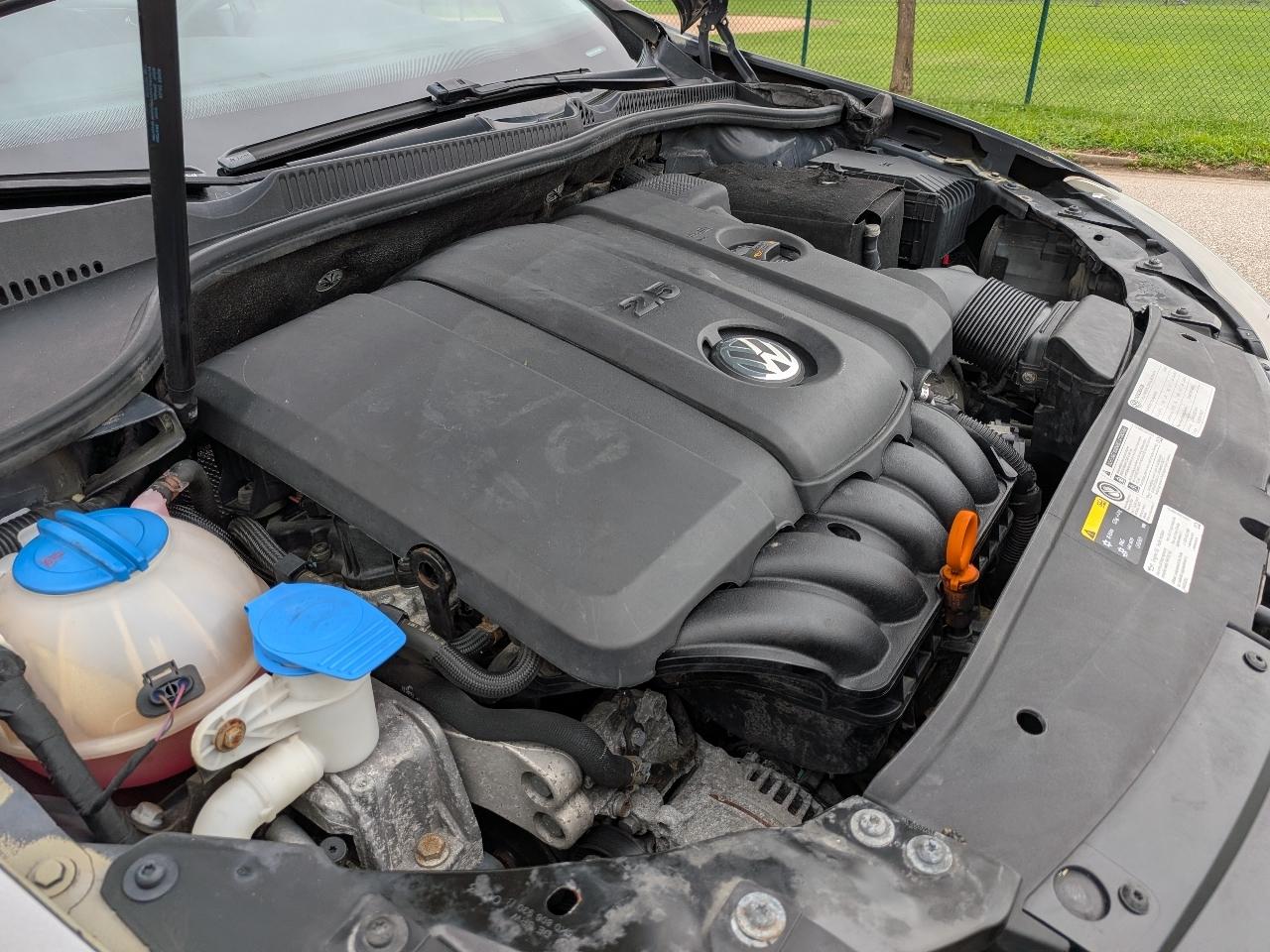 Volkswagen Golf 2.5L 4-Door 2013