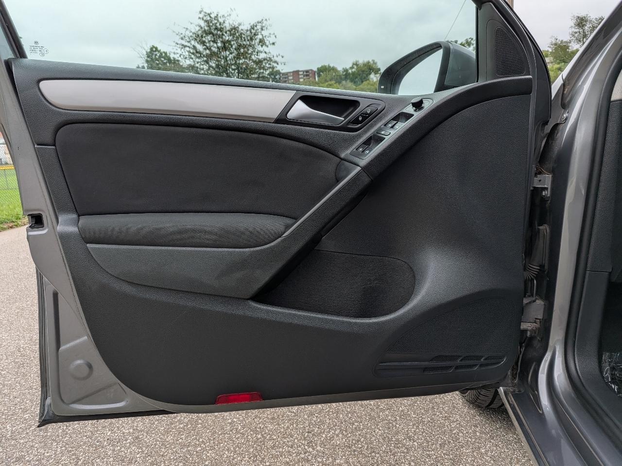 Volkswagen Golf 2.5L 4-Door 2013