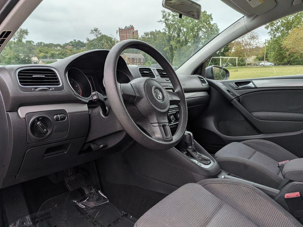 Volkswagen Golf 2.5L 4-Door 2013