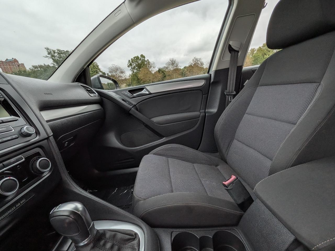 Volkswagen Golf 2.5L 4-Door 2013