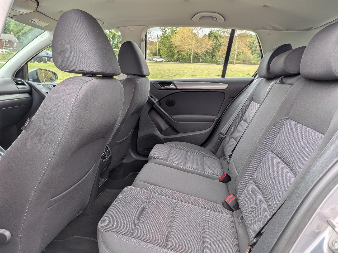 Volkswagen Golf 2.5L 4-Door 2013