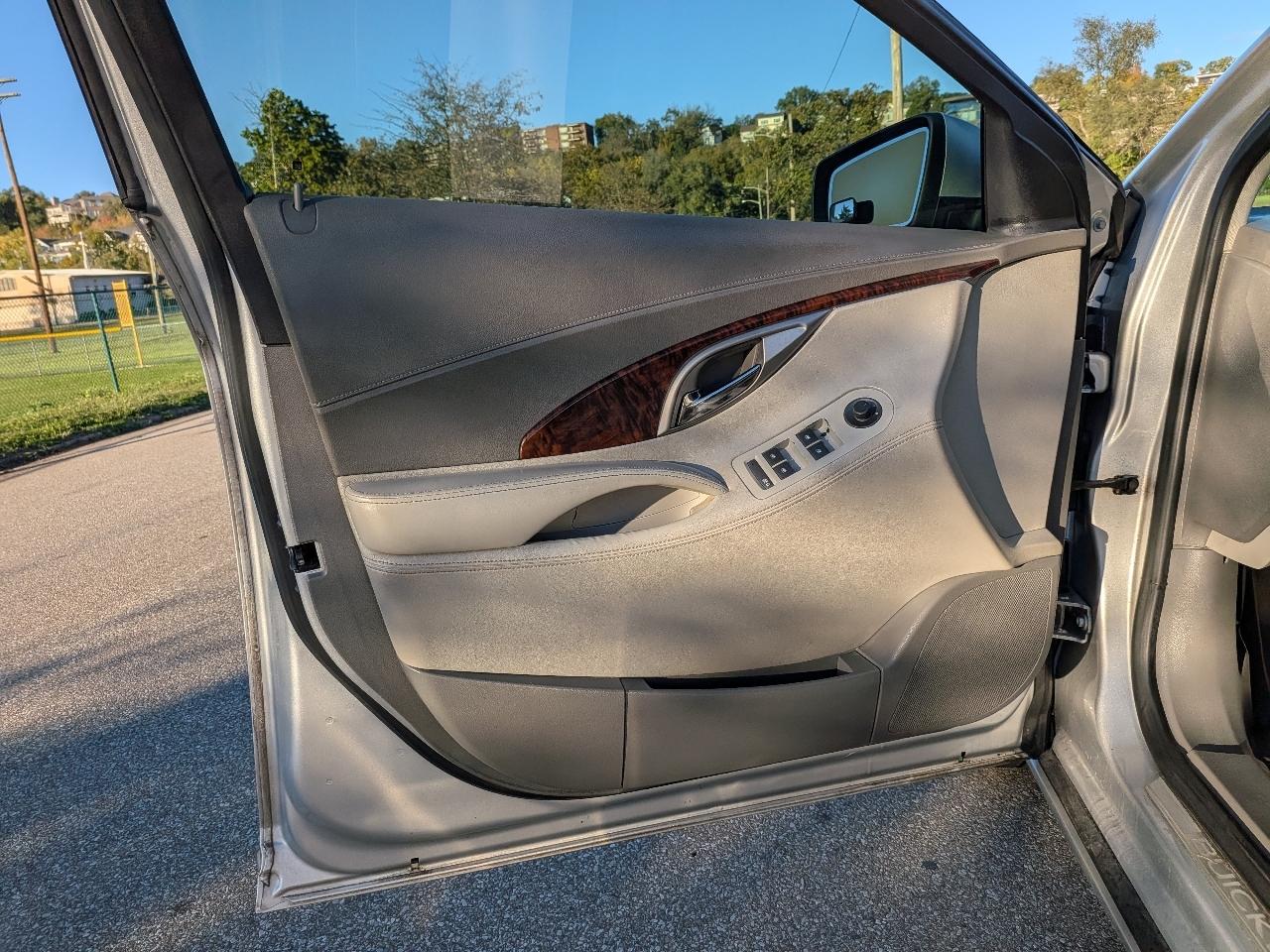 Buick LaCrosse CXL 2010