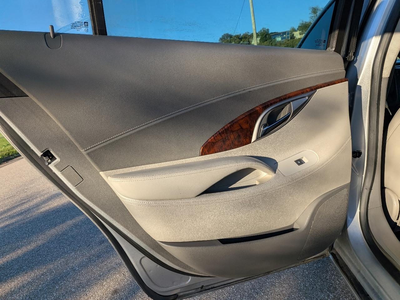 Buick LaCrosse CXL 2010