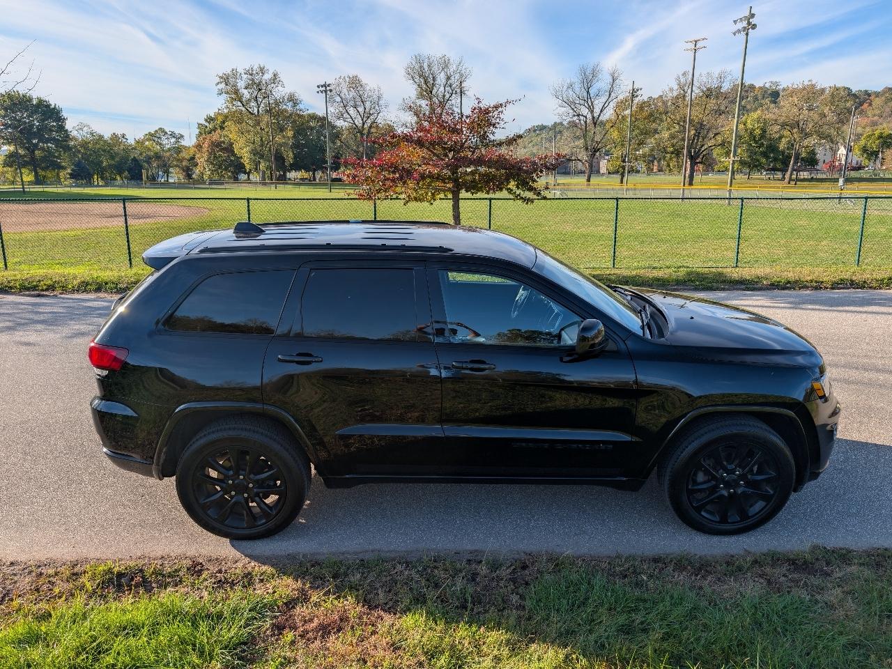 Jeep Grand Cherokee Laredo 4WD 2017
