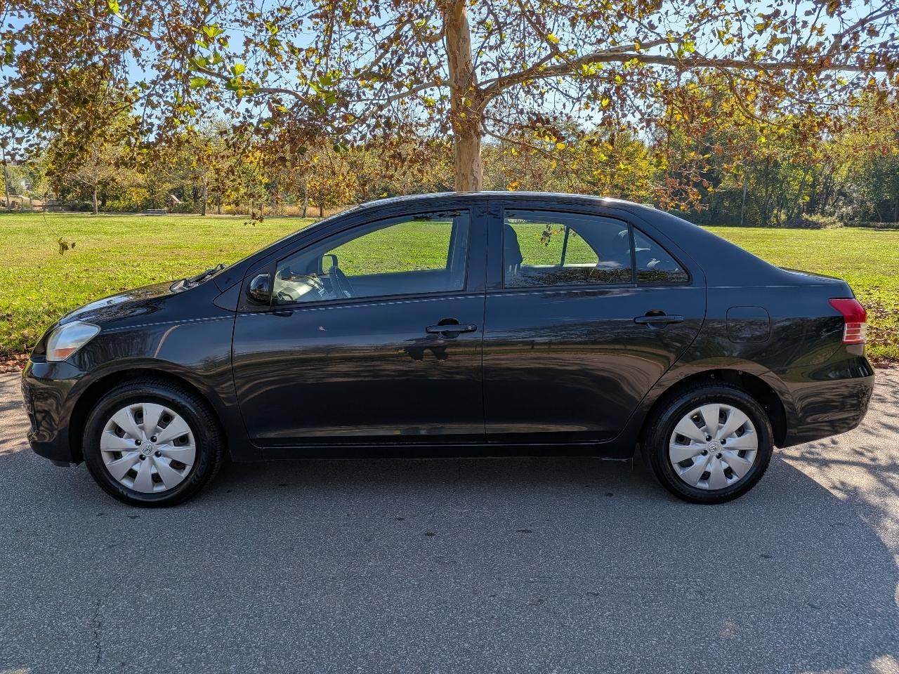 Toyota Yaris Sedan 2012