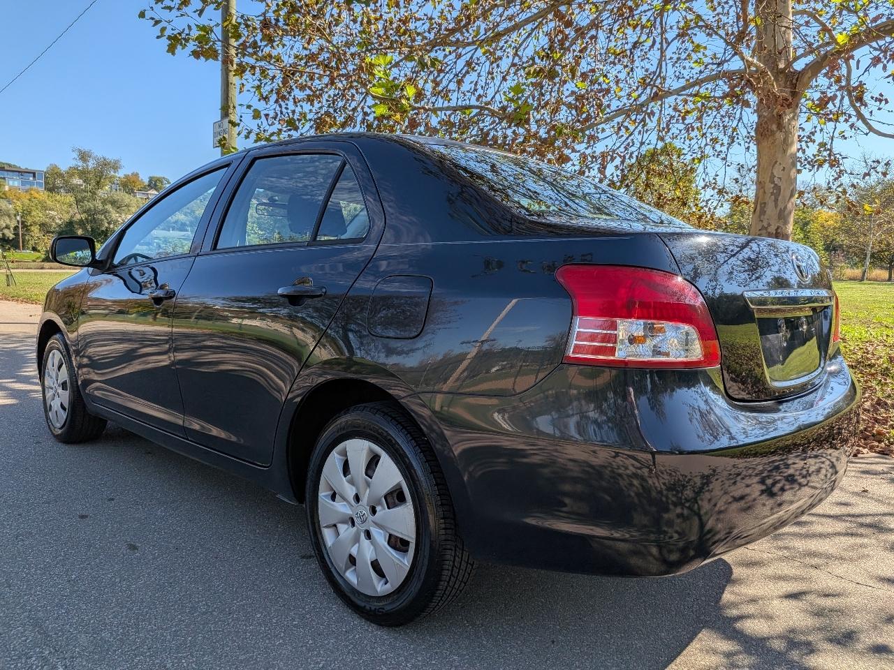 Toyota Yaris Sedan 2012
