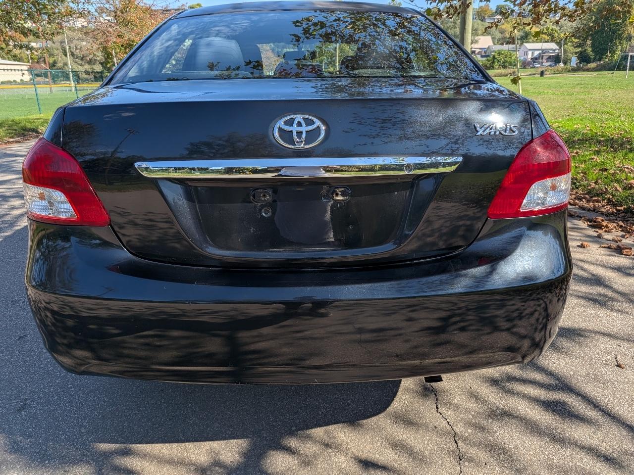 Toyota Yaris Sedan 2012