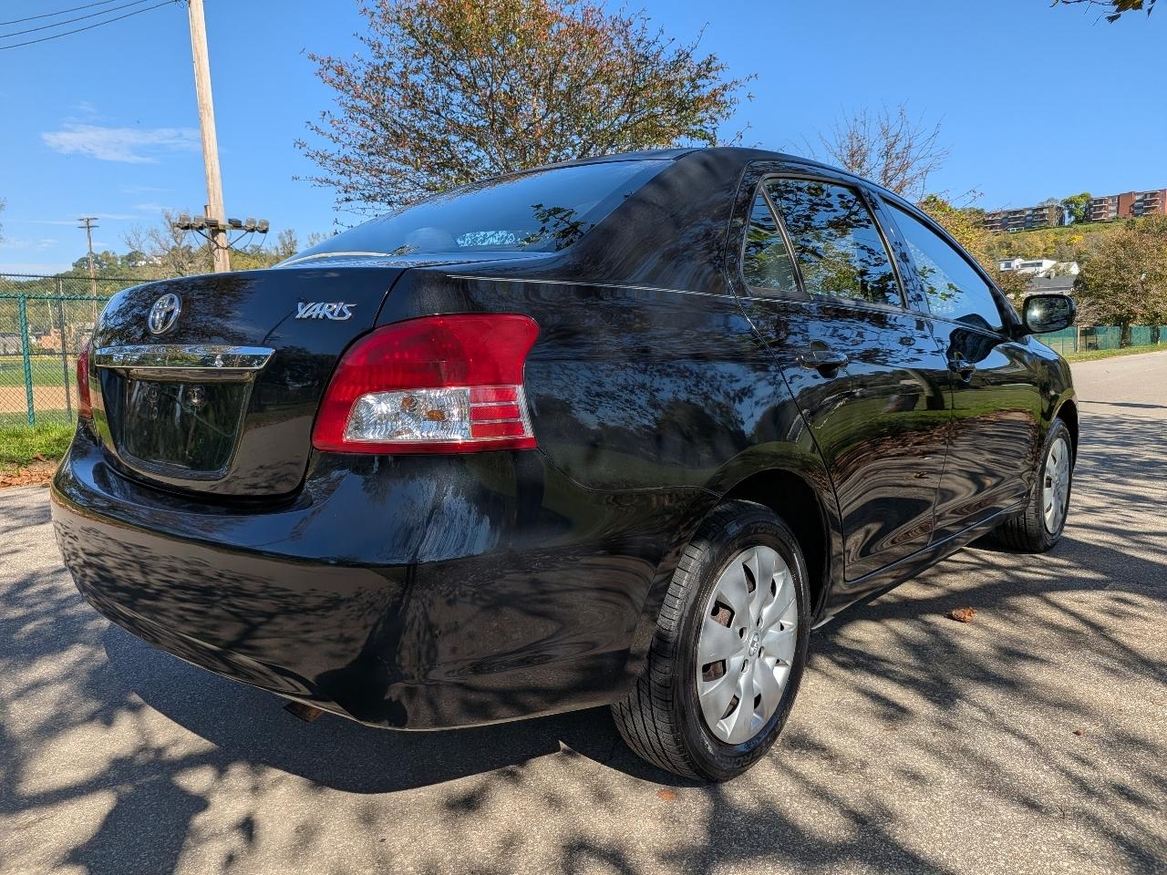 Toyota Yaris Sedan 2012