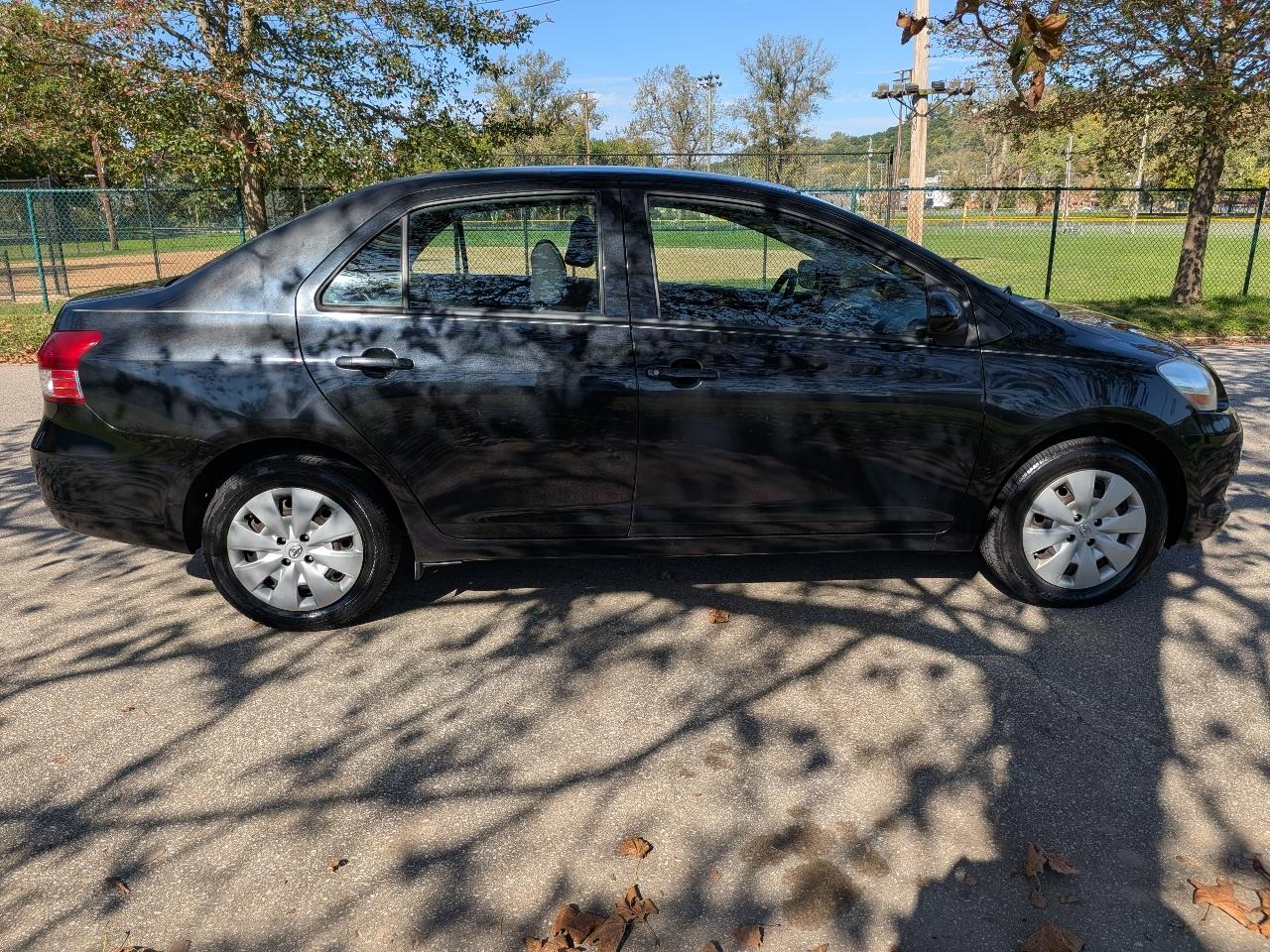 Toyota Yaris Sedan 2012