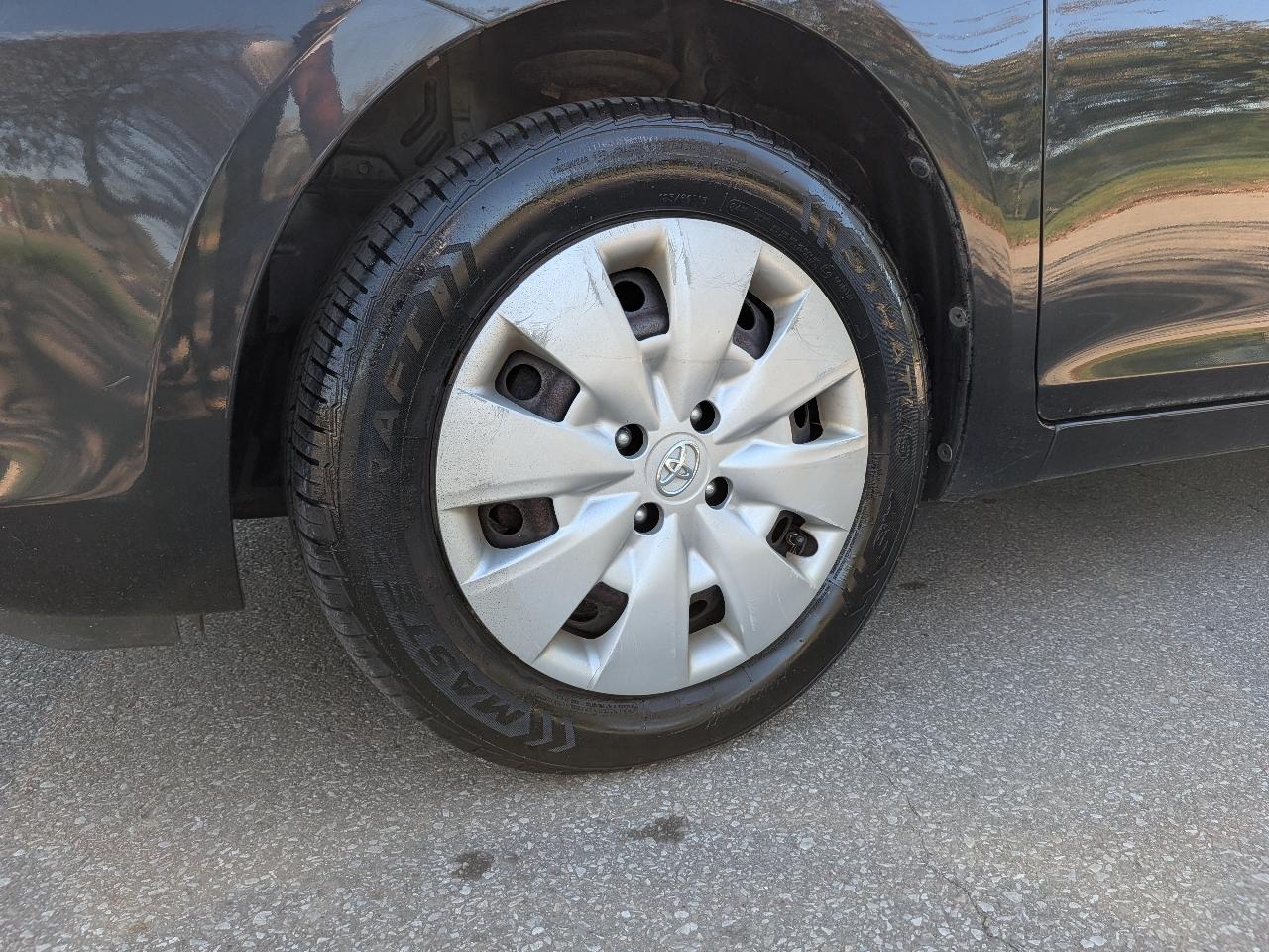Toyota Yaris Sedan 2012