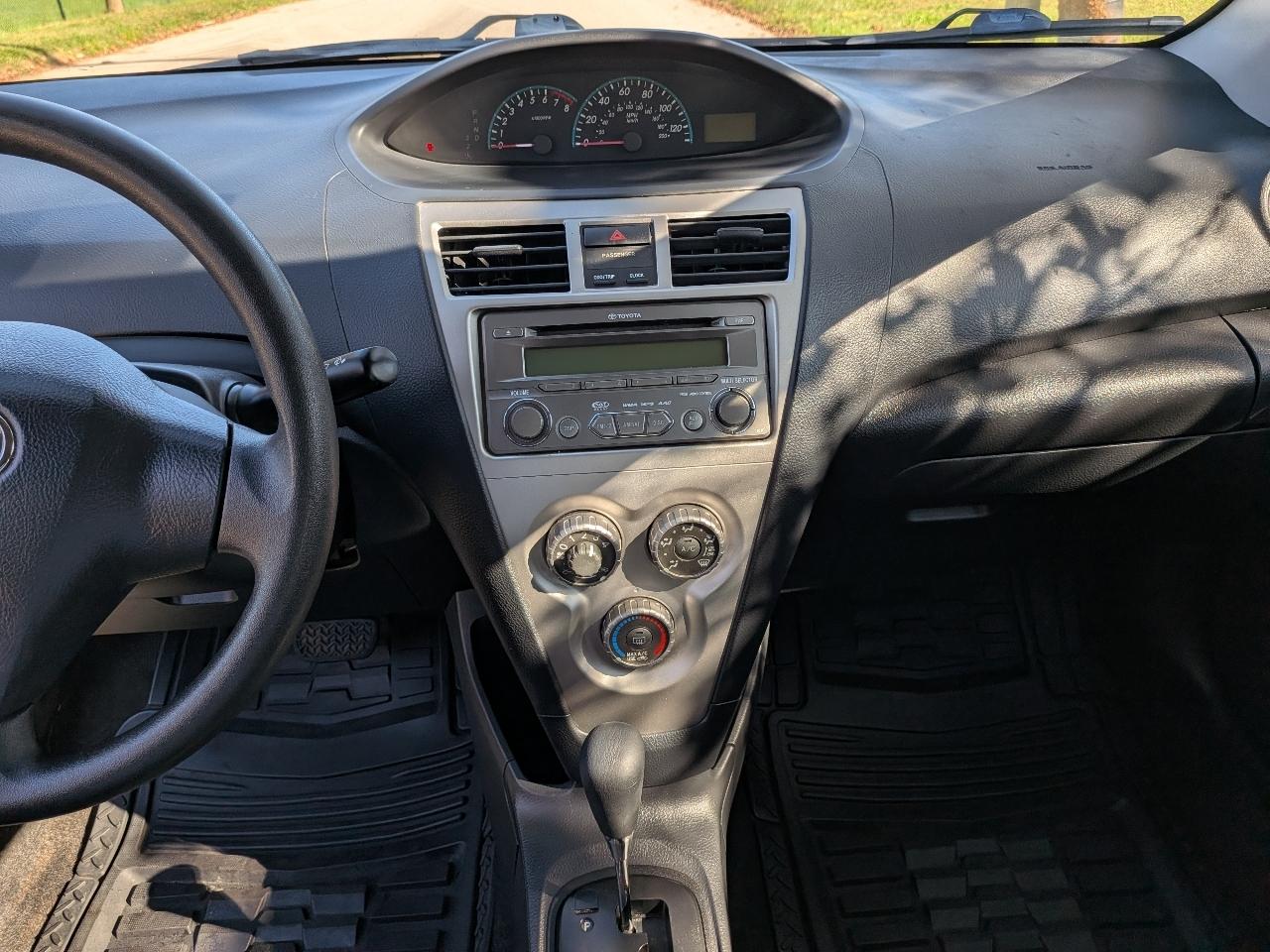 Toyota Yaris Sedan 2012