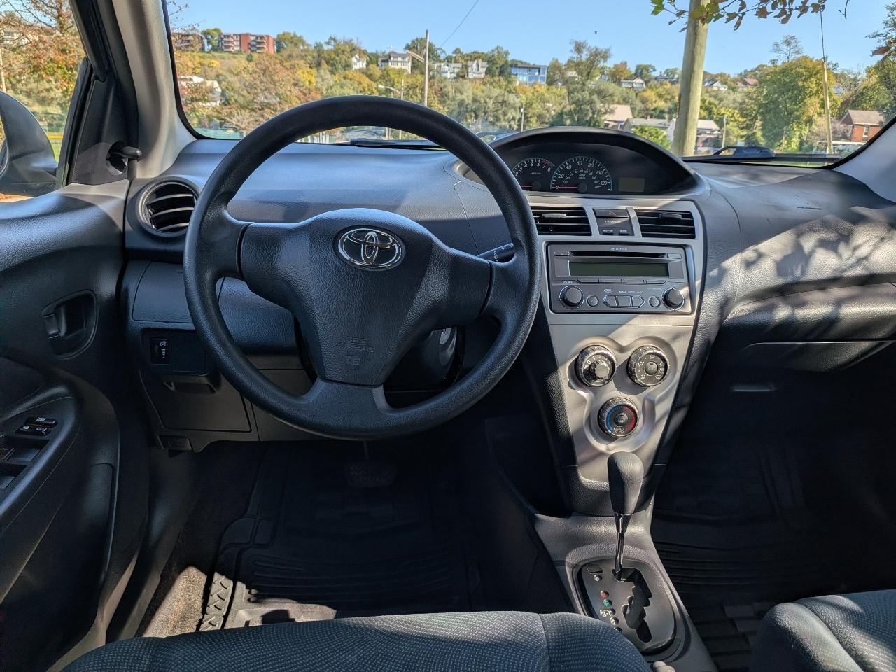 Toyota Yaris Sedan 2012