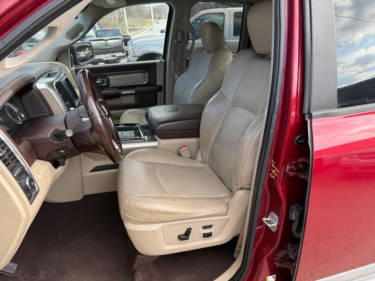 RAM 1500 Laramie Quad Cab 4WD 2013