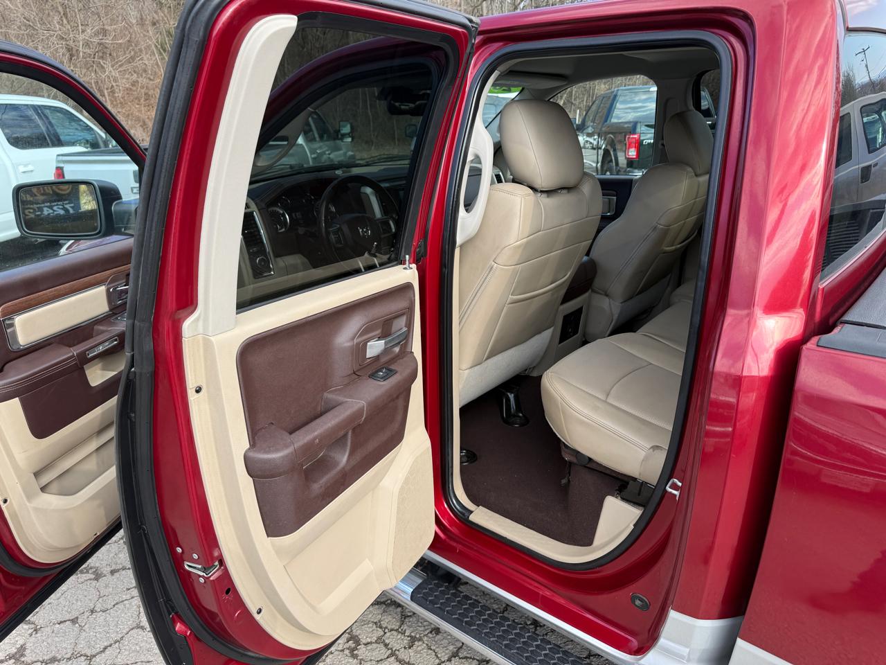 RAM 1500 Laramie Quad Cab 4WD 2013