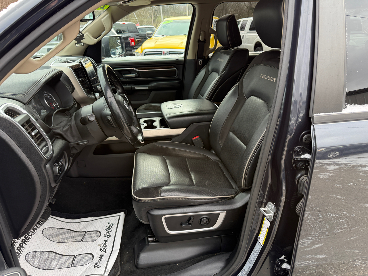 RAM 1500 Laramie Crew Cab SWB 4WD 2020