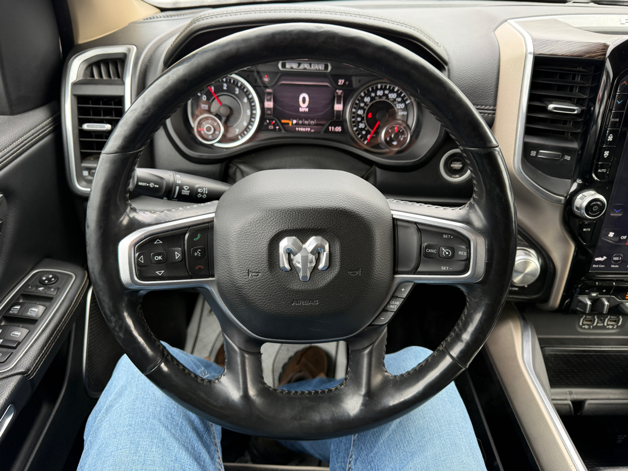 RAM 1500 Laramie Crew Cab SWB 4WD 2020