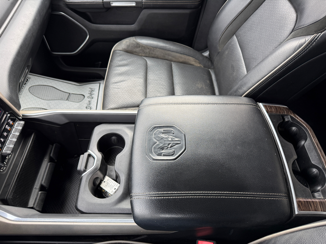 RAM 1500 Laramie Crew Cab SWB 4WD 2020