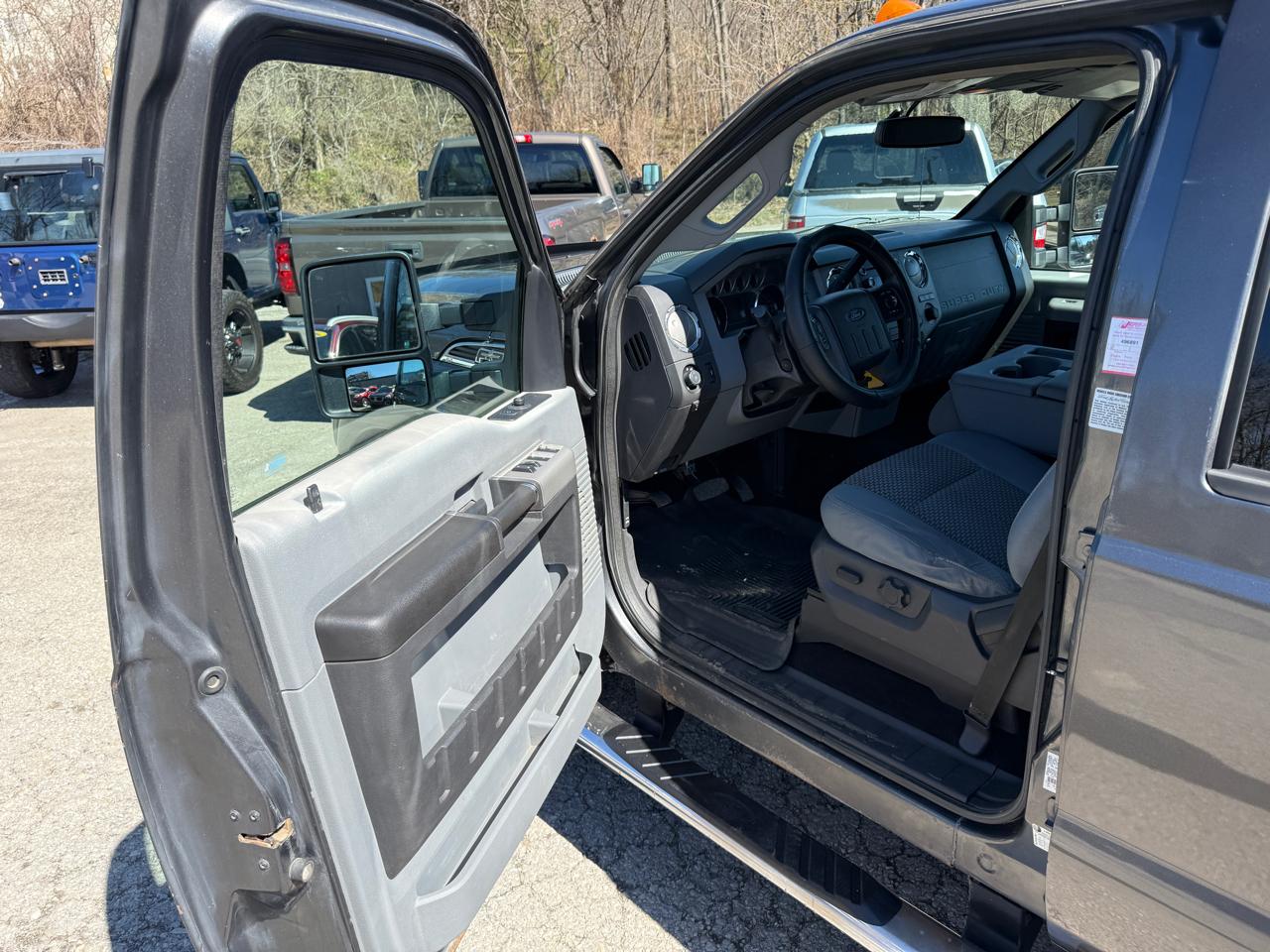 Ford F-350 SD XLT Crew Cab Long Bed DRW 4WD 2015