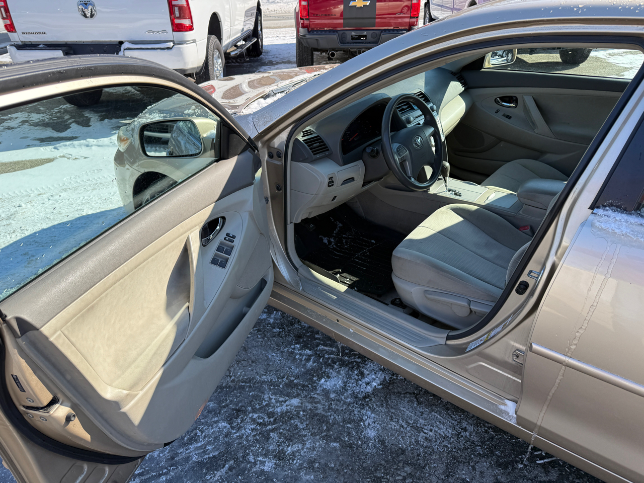 Toyota Camry LE 6-Spd AT 2010