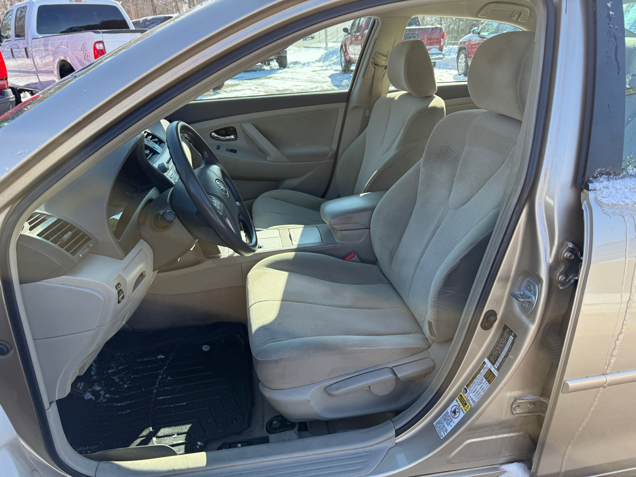 Toyota Camry LE 6-Spd AT 2010