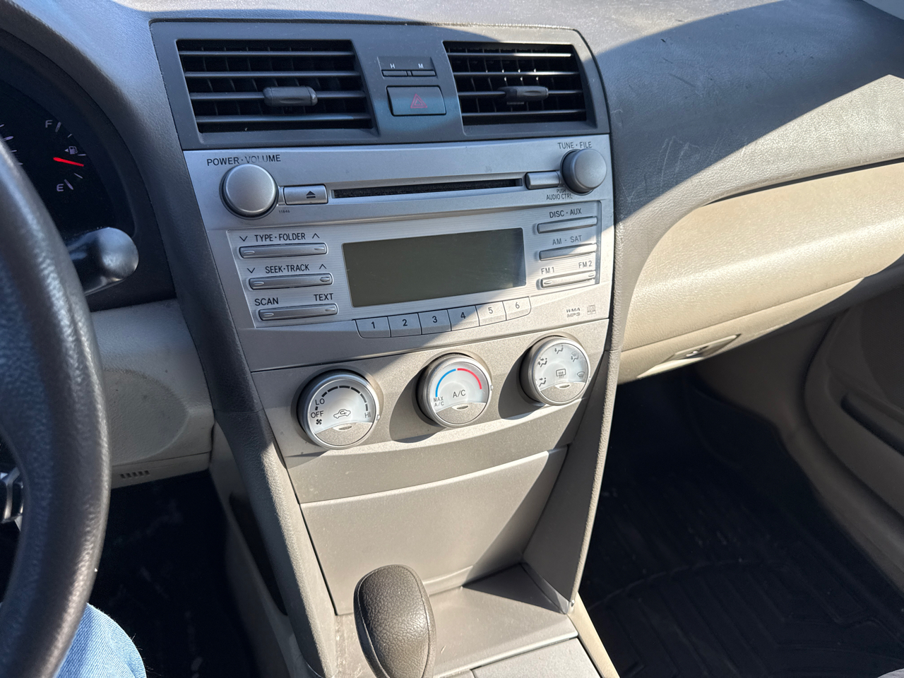 Toyota Camry LE 6-Spd AT 2010