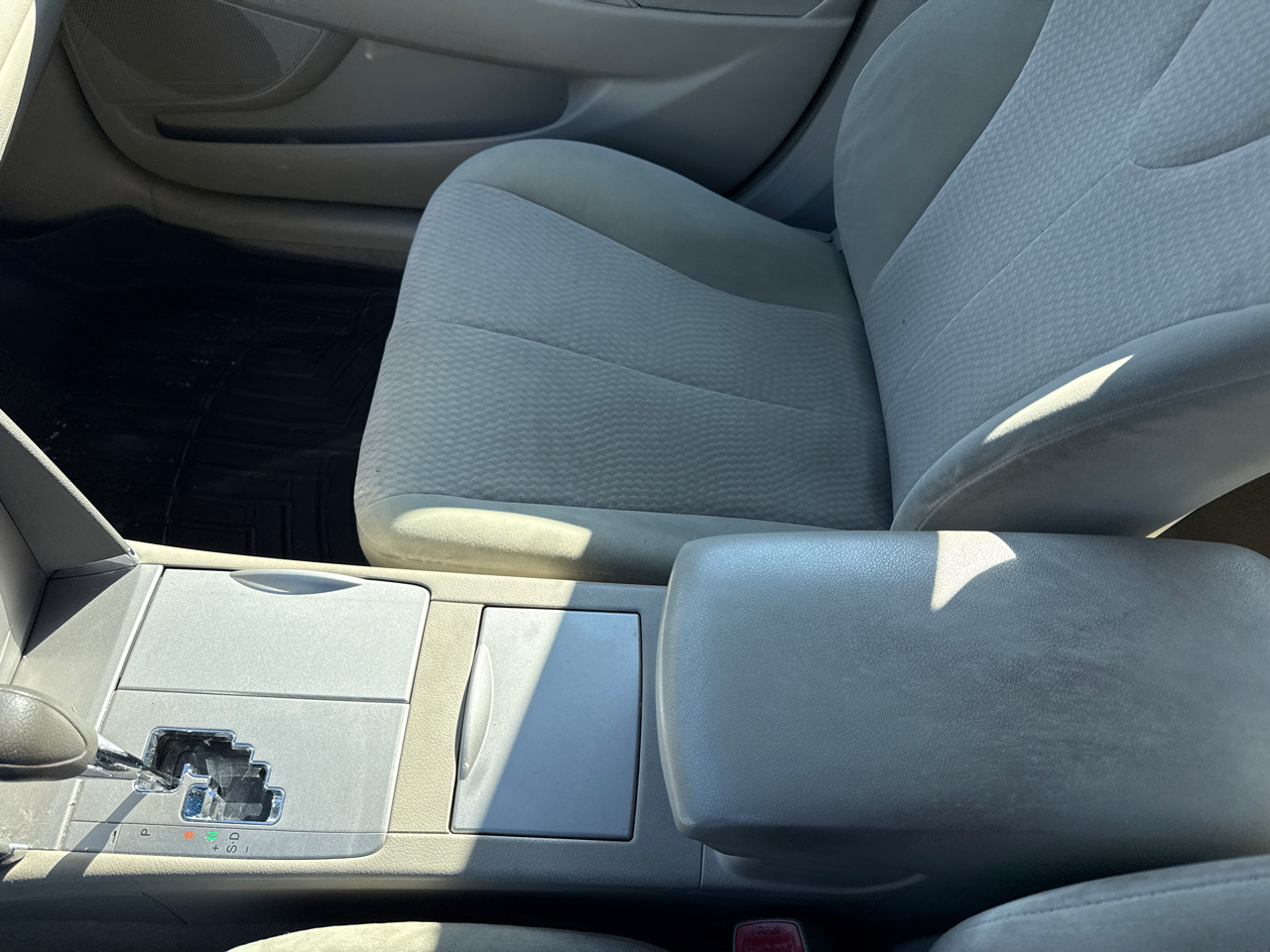 Toyota Camry LE 6-Spd AT 2010