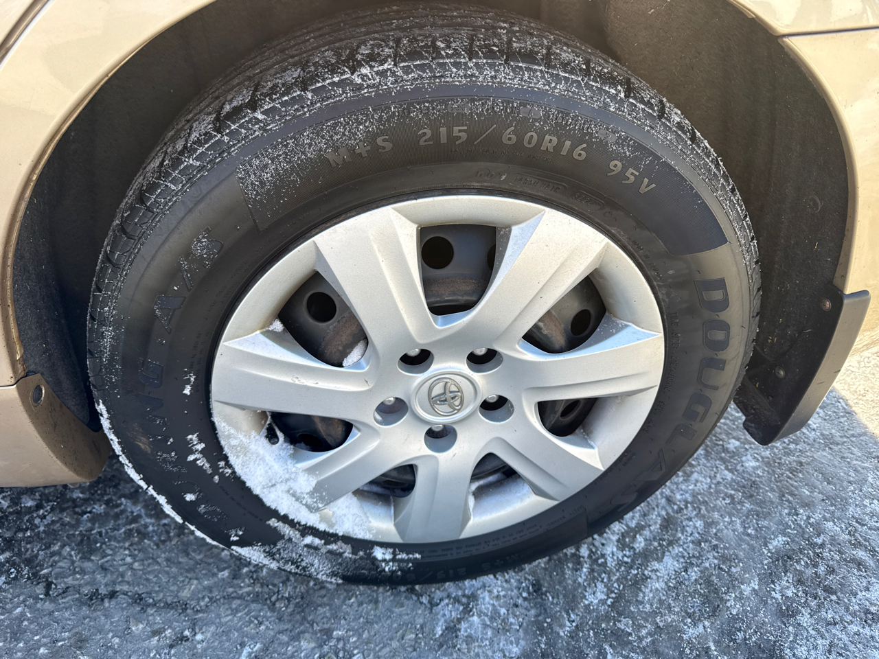 Toyota Camry LE 6-Spd AT 2010