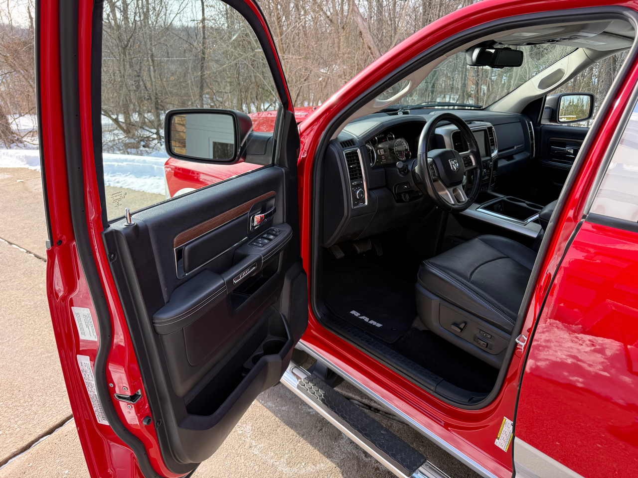 RAM 1500 Laramie Crew Cab SWB 4WD 2014