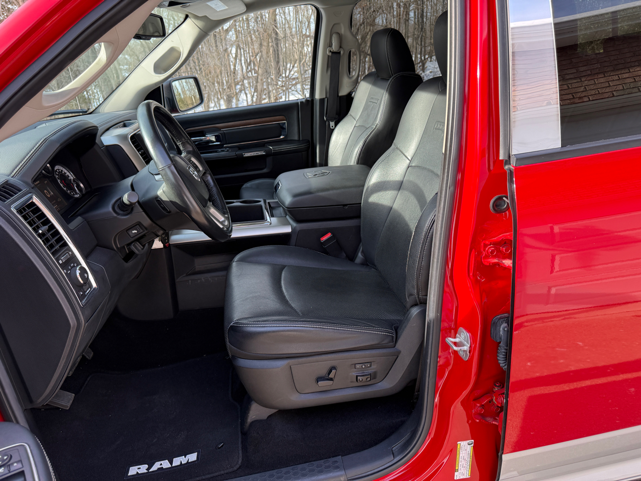 RAM 1500 Laramie Crew Cab SWB 4WD 2014