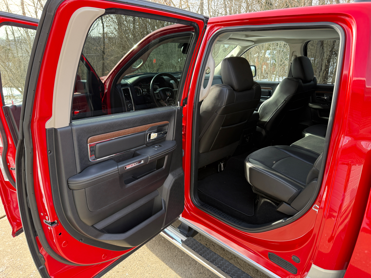 RAM 1500 Laramie Crew Cab SWB 4WD 2014