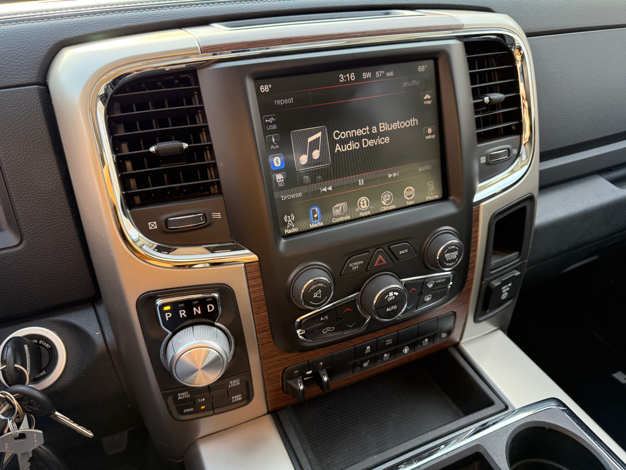 RAM 1500 Laramie Crew Cab SWB 4WD 2014