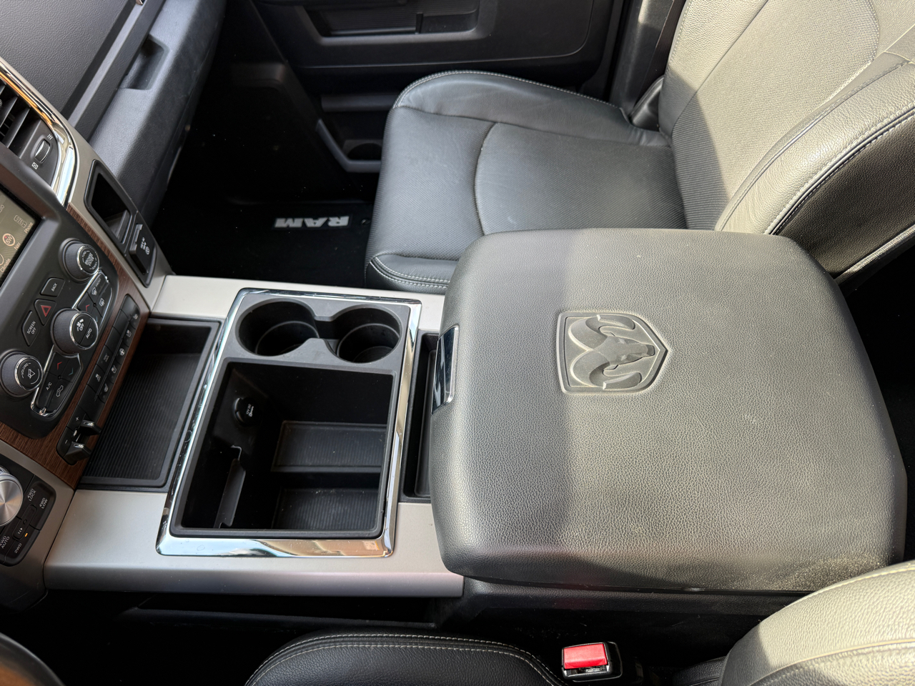 RAM 1500 Laramie Crew Cab SWB 4WD 2014