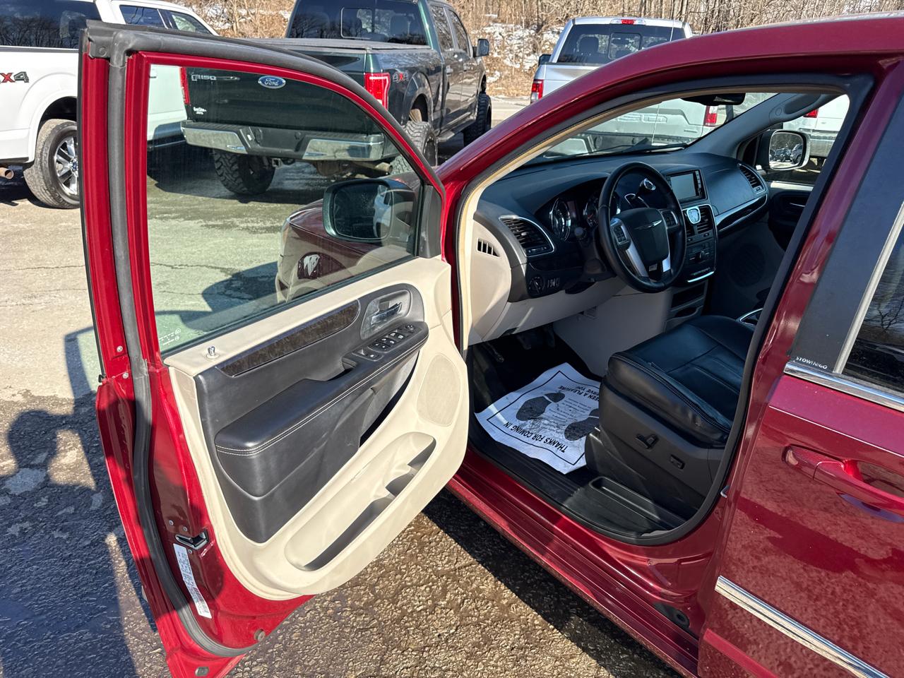 Chrysler Town & Country Touring 2012