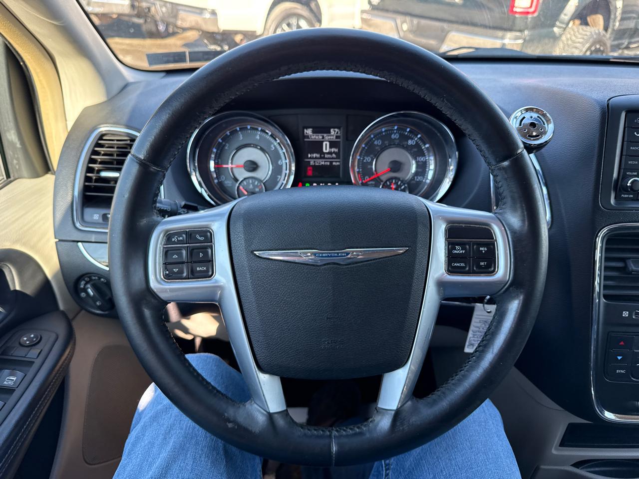 Chrysler Town & Country Touring 2012